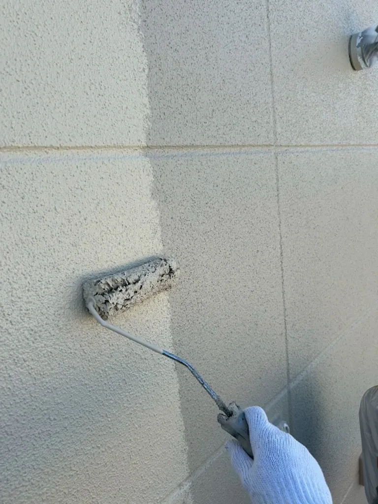 【福岡県 久留米市 S様邸】外壁アクセント箇所中塗り、メイン箇所上塗り